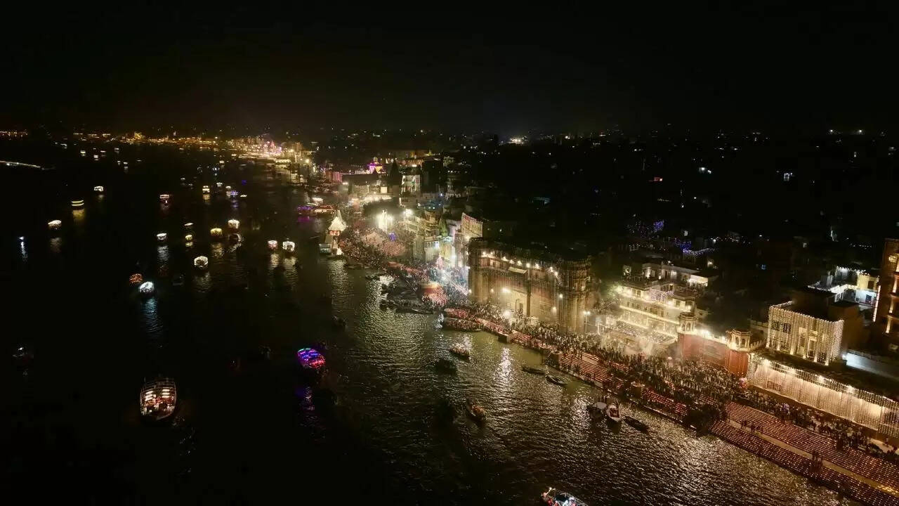 dev-deepawali-2025-varanasi-lights-up-with-15-lakh-diyas