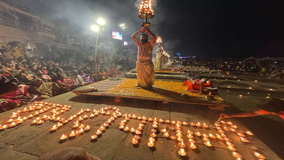 dashashwamedh-ghat-ganga-aarti-diwali-2025