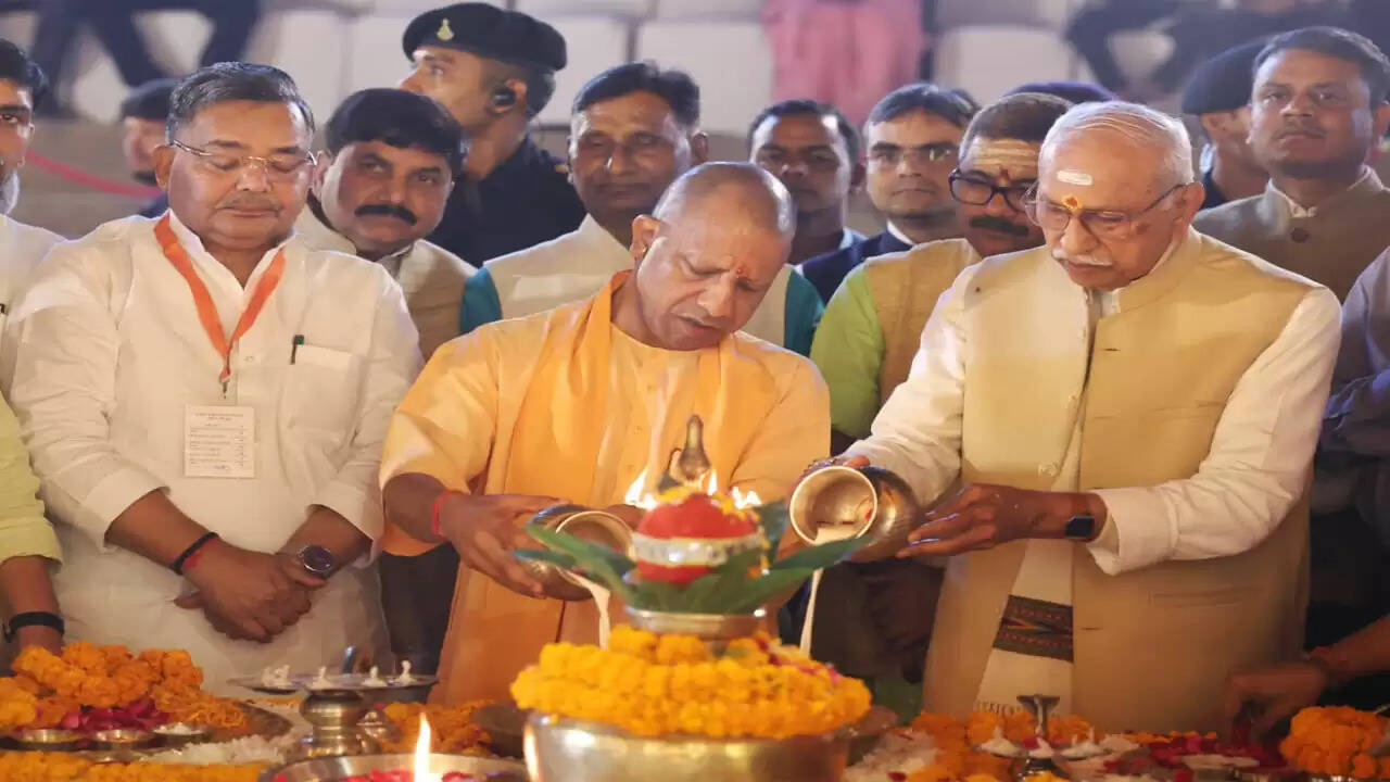 dev-deepawali-2025-varanasi-lights-up-with-15-lakh-diyas