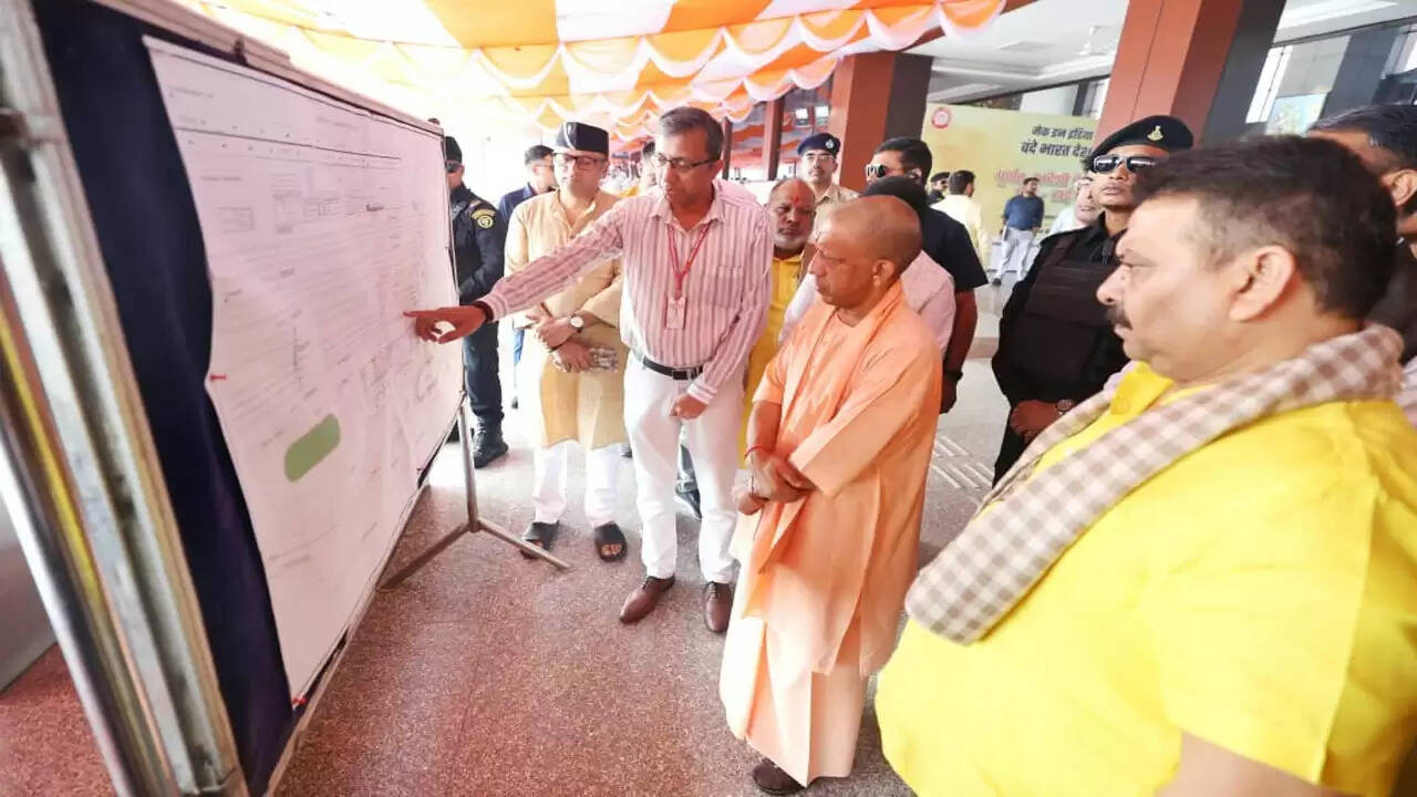 cm-yogi-varanasi-visit-banaras-station-pm-modi-program