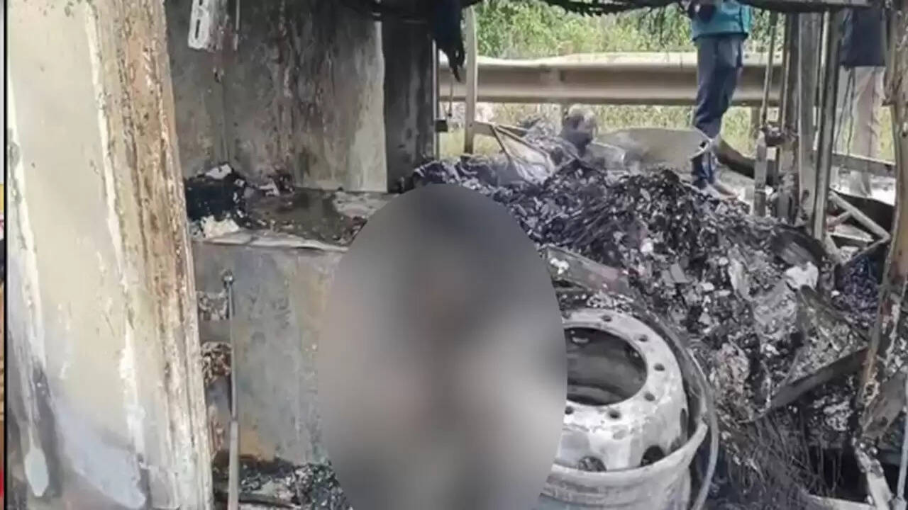 kurnool-bus-accident-20-passengers-burnt-alive-after-collision-with-bike