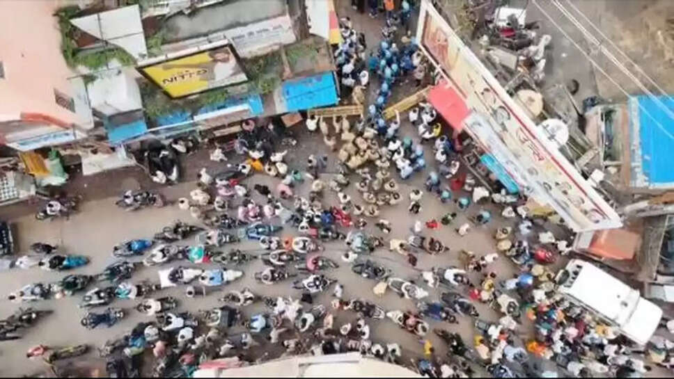 varanasi-daalmandi-chaudikaran-action-bulldozer-demolition