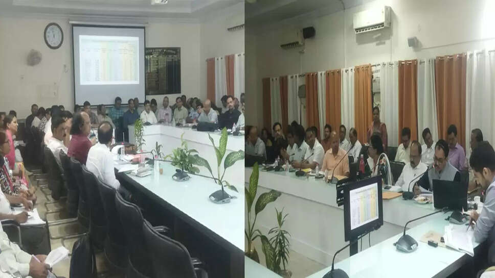 varanasi-health-dashboard-meeting-cdo-himanshu-nagpal-instructions-chiraigaon-block-salary-stopped