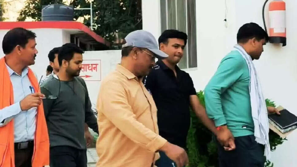 ghuskhor daroga ajay sing