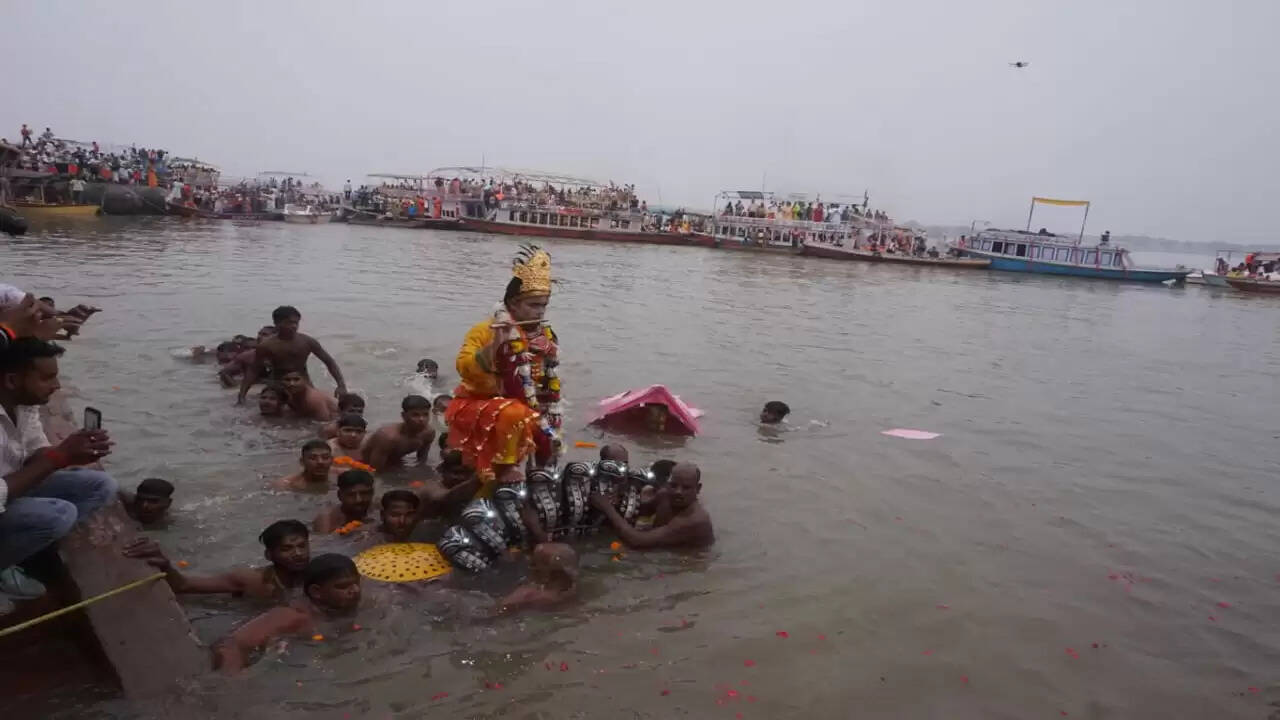 tulsighat-nag-nathaiya-leela-varanasi-krishna-kaliya-mardan-2025