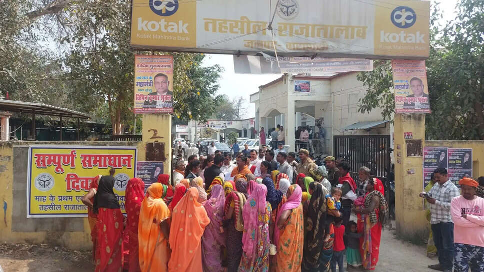 महिलाओं का हंगामा