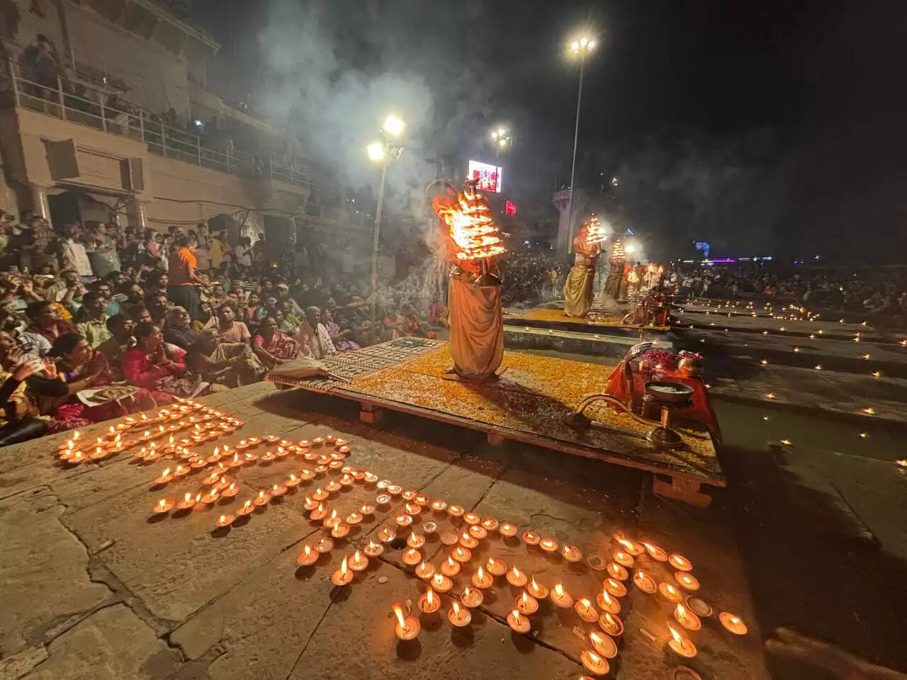 dashashwamedh-ghat-ganga-aarti-diwali-2025