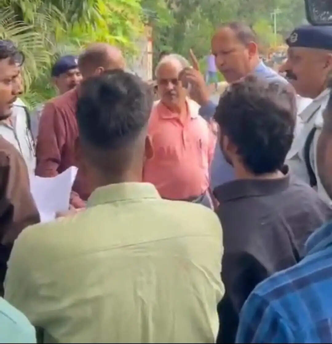 BHU: सर सुंदरलाल अस्पताल के MS पद के लिए इंटरव्यू, अपात्र अभ्यर्थियों को लेकर छात्रों का प्रदर्शन