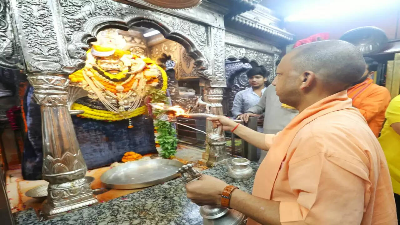 cm-yogi-varanasi-visit-banaras-station-pm-modi-program