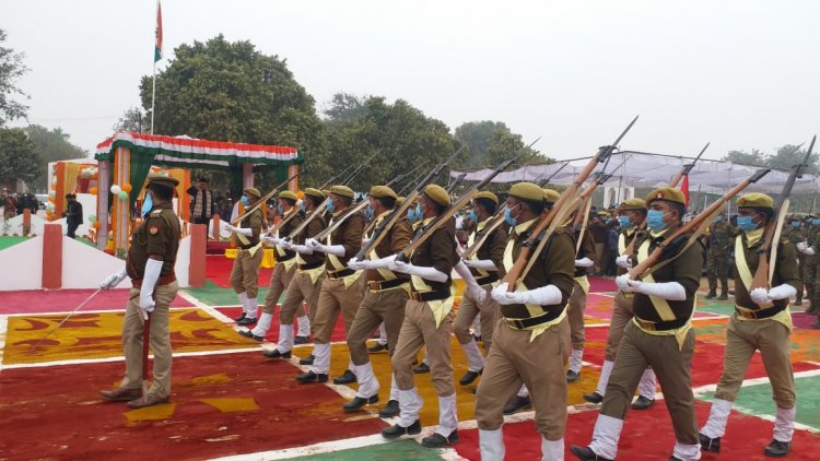 शान से फहराया तिरंगा, ठंड पर भारी पड़ा देशभक्ति का जोश