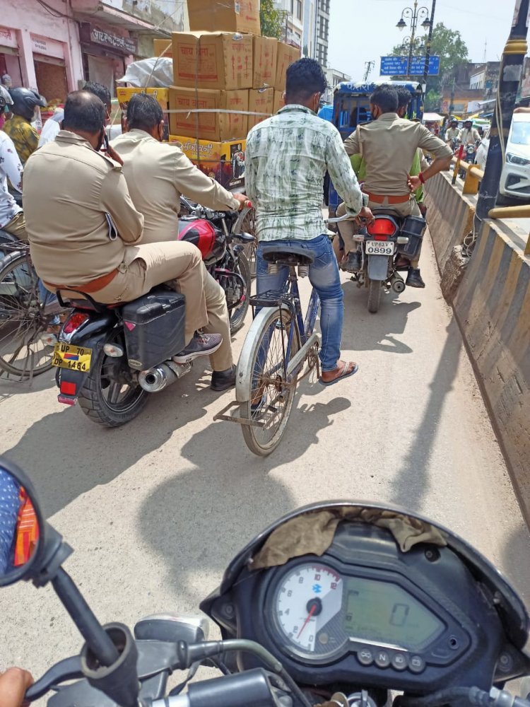 IPS अमिताभ ठाकुर ने फिर की पुलिसकर्मियों की शिकायत, Varanasi Traffic ने दिया यह जबाब...