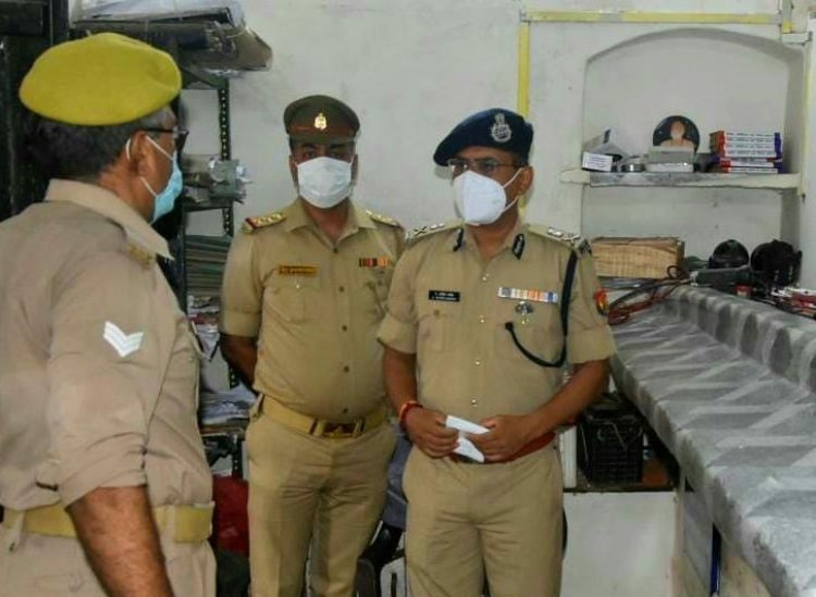 अचानक रामनगर थाने जा पहुंचे पुलिस कमिश्नर, जर्जर मकान देखकर दिया यह आदेश, गंदगी पर हुए खफा...