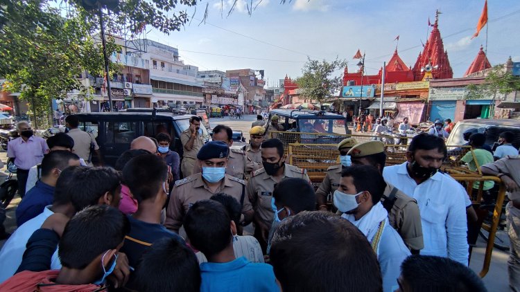 सवाल 1 हजार दृष्टिबाधित छात्रों के भविष्य का: हनुमान प्रसाद पोद्दार अंध विद्यालय बंद होने से नाराज दिव्यांगों ने किया प्रदर्शन, उद्योगपतियों पर लगाये आरोप...