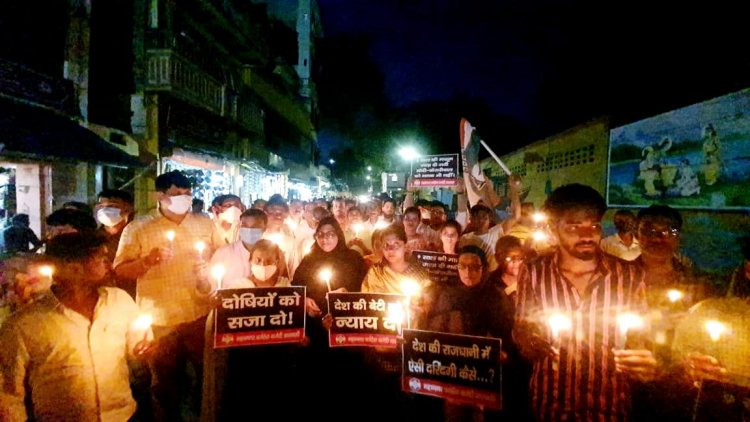 बलात्कार कर हत्या: दिल्ली के नाबालिग बच्ची के साथ हुई हैवानियत के विरोध में कांग्रेस ने किया प्रदर्शन...