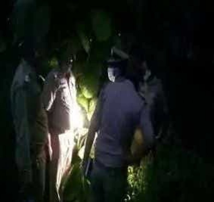 लापरवाही पर चार पुलिसकर्मी सस्पेंड, झाड़ी में मिला था घर से गायब छात्रा का शव, परिजनों ने पुलिस से लगाई थी गुहार, पूछताछ जारी