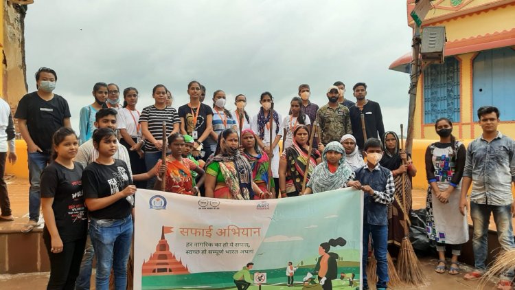 ऋषिकल्प सोसाइटी के सदस्यों ने घाटों पर चलाया स्वच्छता अभियान, की मां गंगा को स्वच्छ रखने की अपील