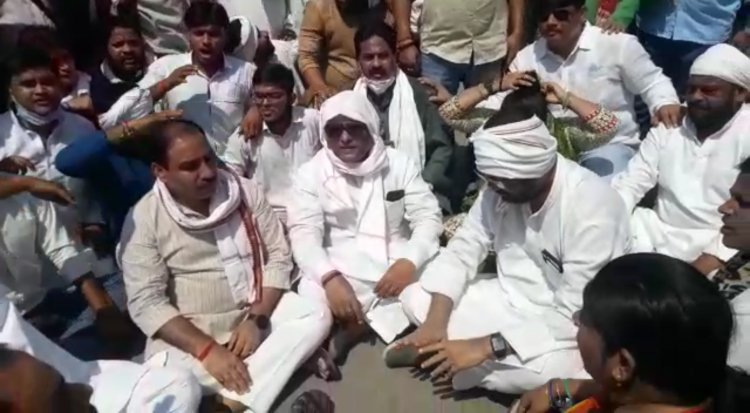 लखीमपुर खीरी हिंसा की आंच वाराणसी तक: प्रियंका गांधी को हिरासत में लिए जाने से भड़के कांग्रेसी नेता, प्रदर्शन के दौरान दी गिरफ्तारी