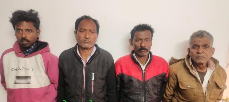 4 तस्करों को STF ने किया गिरफ्तार, शक्तिवर्धक दवाएं बनाने को 126 कछुआ ले जा रहे थे पश्चिम बंगाल. .