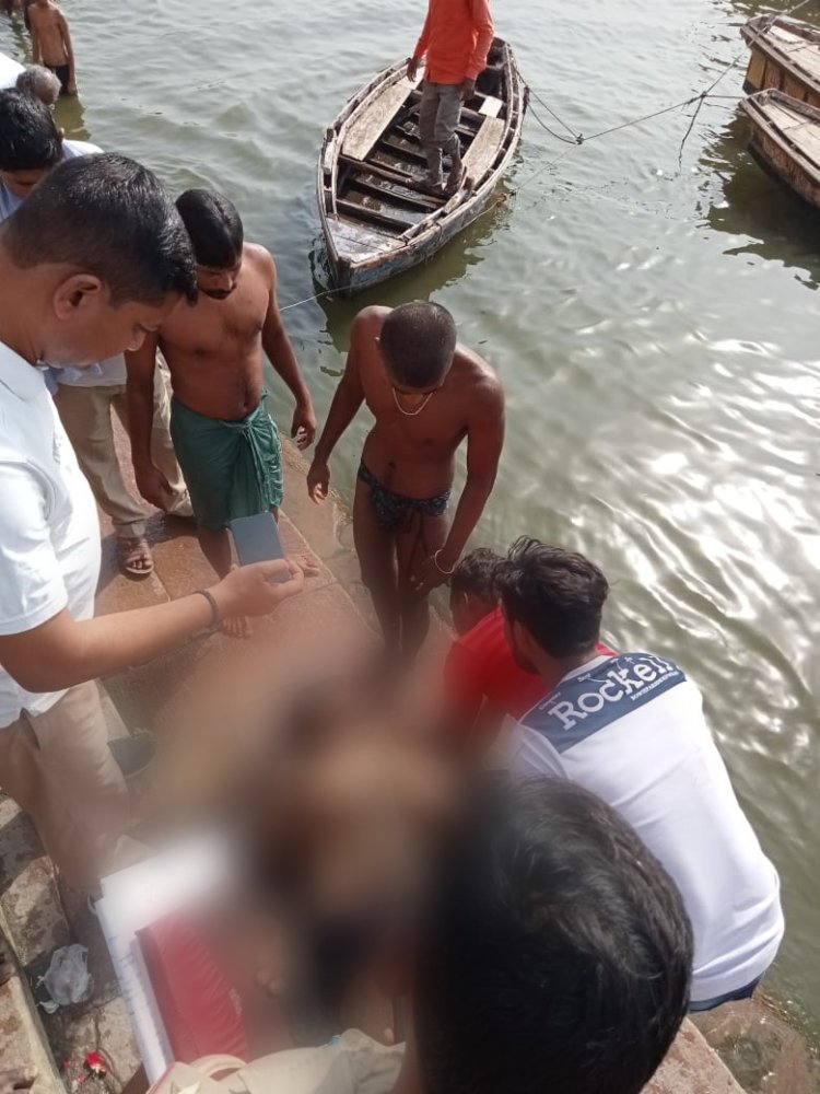गंगा में डूबने से 22 वर्षीय युवक की मौत, मल्लाहों ने दोस्त को बचाया, लखनऊ से काशी घूमने आए थे 3 दोस्त...