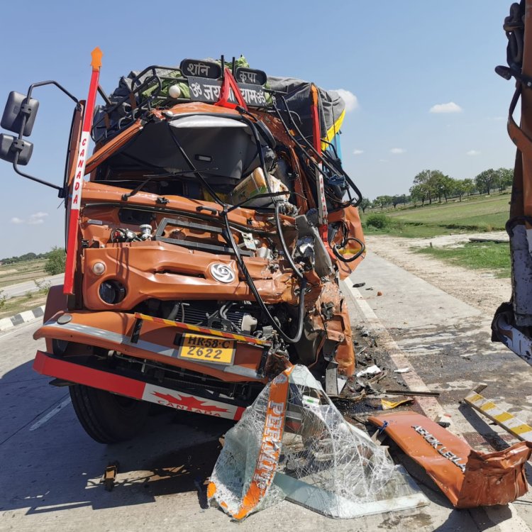रामपुर ओवरब्रिज पर खड़ी ट्रक में घुसी ट्रक, पिकअप और बाइक की भी भिडंत, चालक समेत 3 घायल...