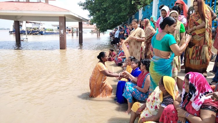 रविदासघाट पर स्नान के दौरान चायविक्रेता का इकलौता बेटा डूबा, तालाश जारी