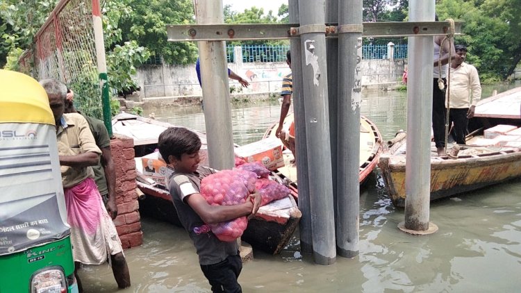 2 सेमी प्रति घंटा की रफ्तार से घट रहा गंगा का जलस्तर, बाढ़ प्रभावित क्षेत्रों में चिकित्सकीय सेवा मिलने में दिक्कत है तो इस नंबर पर करें संपर्क...