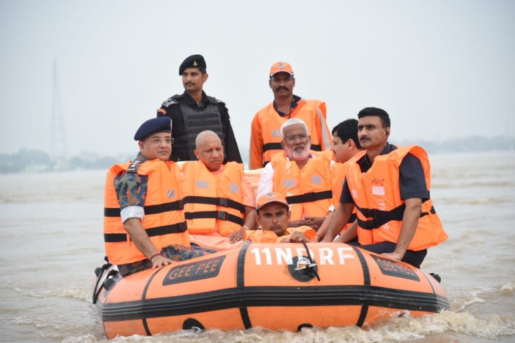 CM ने वाराणसी में बाढ़ प्रभावित क्षेत्रों का किया निरीक्षण, अस्सी स्थित गोयनका विद्यालय में बांटी राहत सामग्री...