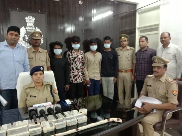 सारनाथ में लगातार चोरी करने वाले नाबालिग सहित 5 चोर गिरफ्तार, पिस्टल-कारतूस सहित चोरी के आभूषण बरामद...