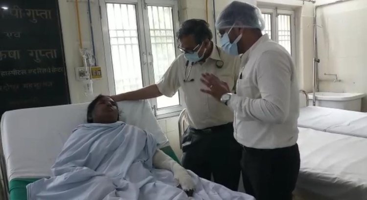 #BhadohiFire: 6 लोगों ने गंवाई जान,BHU अस्पताल पहुंचकर भदोही DM ने घायलों का जाना हाल, बोले जिला प्रशासन उठाएगा इलाज का खर्च...