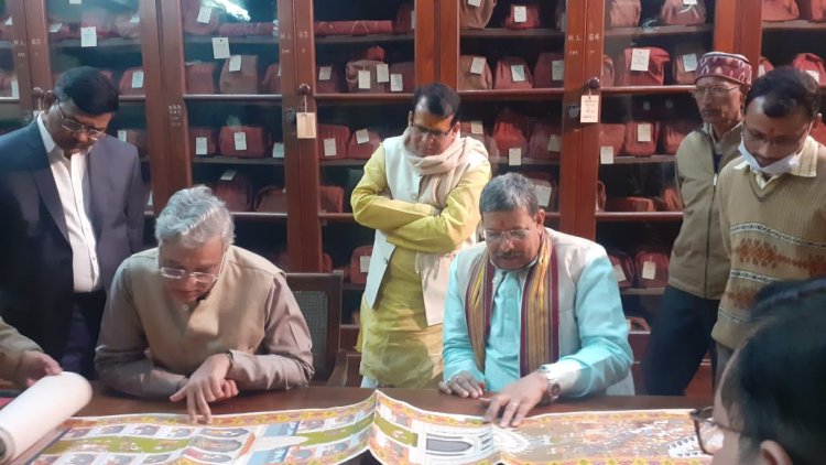 SC के जस्टिस ने संस्कृत विश्वविद्यालय में रखीं दुर्लभ पांडुलिपियों का किया अवलोकन