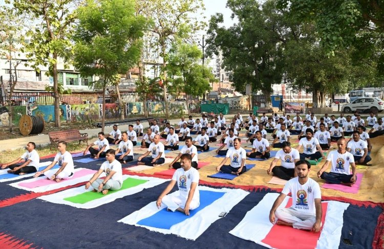 भारत माता मंदिर में CRPF जवानों ने किया योग, विश्व योग दिवस को लेकर जनता को किया जागरूक...