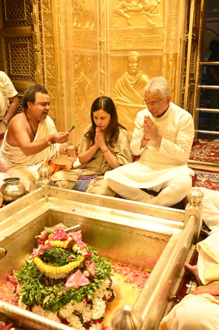 10 तस्वीरों में देखें काशी में मॉरीशस के PM: सपत्निक किया श्री काशी विश्वनाथ मंदिर में दर्शन पूजन, स्वागत से हुए अभिभूत...