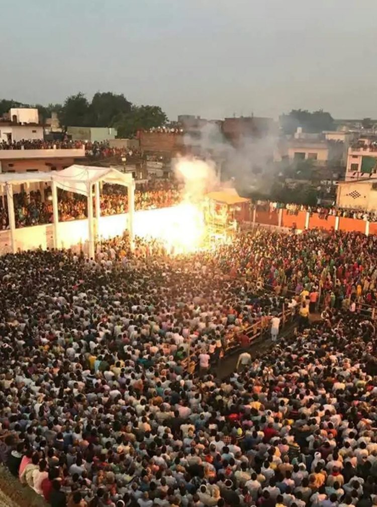 रामनगर भोर की आरती में राजपरिवार से लेकर काशीवासियों ने लिया हिस्सा, उमड़ी श्रद्धालुओं की भीड़...