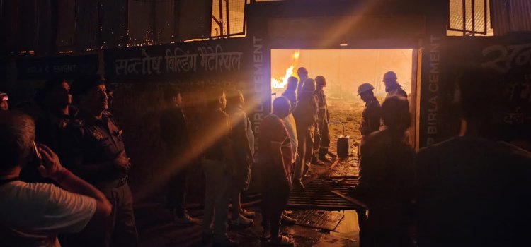 दीपावली की रात टेंट के गोदाम में लगी विकराल आग, घंटों मशक्कत से पाया गया काबू...