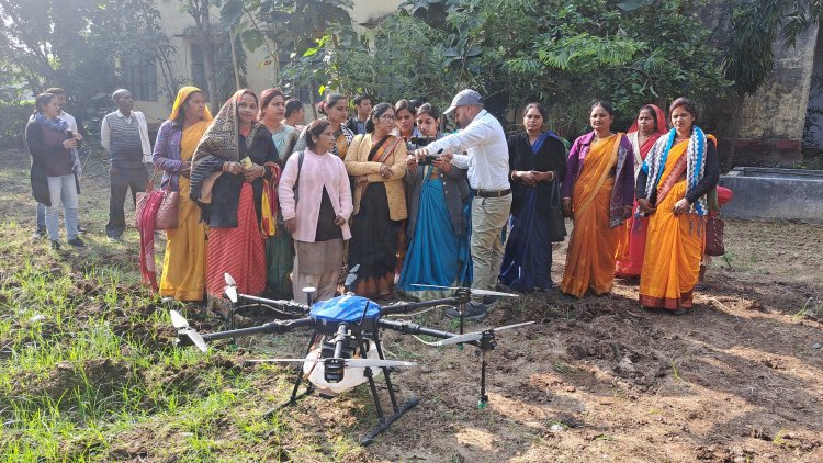 ड्रोन से बेहतर कृषि कार्य का महिलाओं ने सीखा गुर, 16 महिलाओं ने लिया प्रशिक्षण...