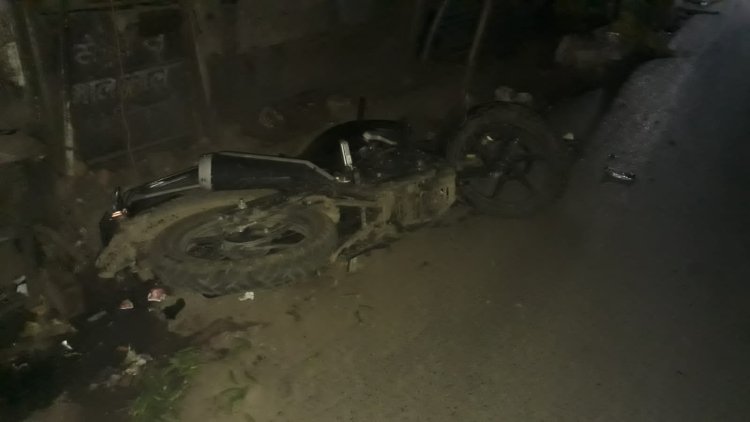 फूलपुर के मोटरसाइकल सवार युवक की सड़क दुर्घटना में दुर्गाकुंड पर मौत...