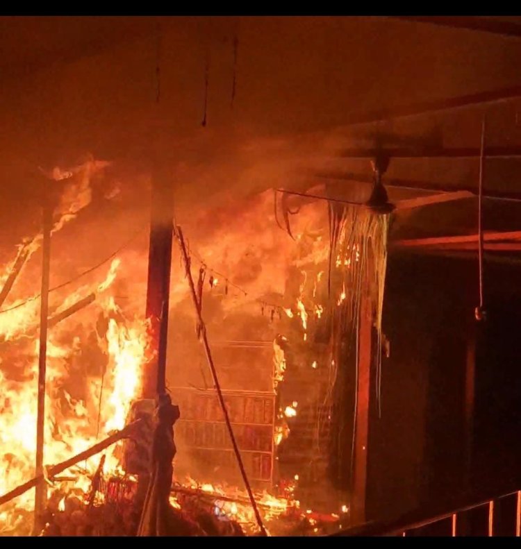 मार्कण्डेय महादेव धाम के समीप लगी आग: आधा दर्जन से ऊपर दुकानें जलकर राख, घंटों मशक्कत के बाद पाया गया आग पर काबू...