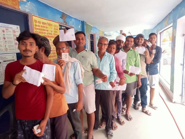 वाराणसी में दोपहर 1 बजे तक इतनी फीसदी हुआ मतदान, गोरखपुर वोटिंग में पीछे