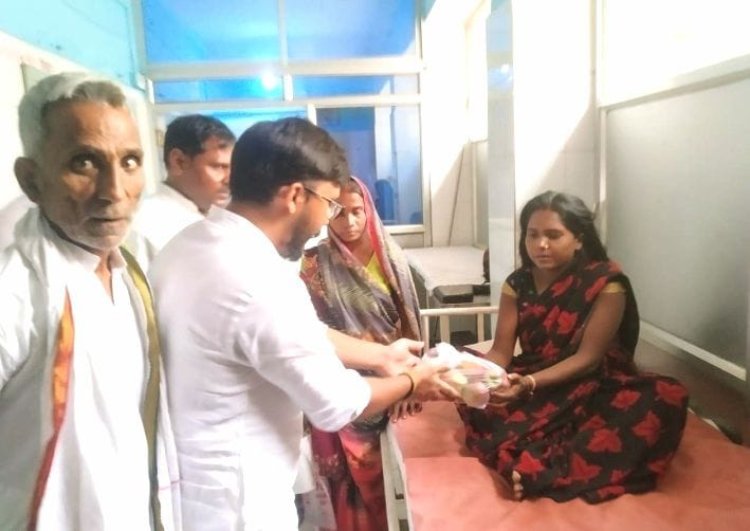 वाराणसी : राहुल गांधी के जन्मदिन पर NSUI के कार्यकर्ताओं ने किया रक्तदान, पिंडरा पीएचसी पर मरीजों को बांटा फल