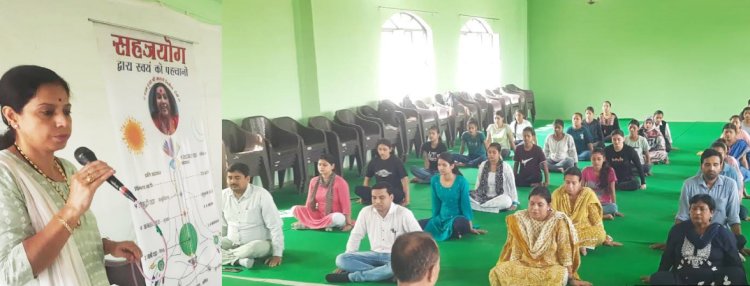 International Yoga Day: आचार्य सीताराम चतुर्वेदी महिला महाविद्यालय में हुआ योग कार्यक्रम का आयोजन, विभिन्न योगासन की दी गई जानकारी...