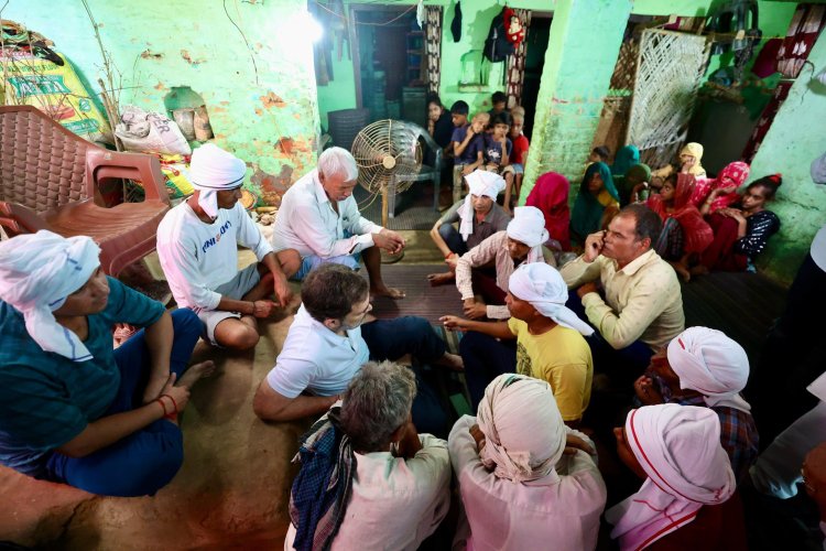 Photos: राहुल गांधी ने की हाथरस हादसे के पीड़ितों से मुलाकात, दिया मदद का आश्वासन, सीएम योगी से की यह खास अपील...