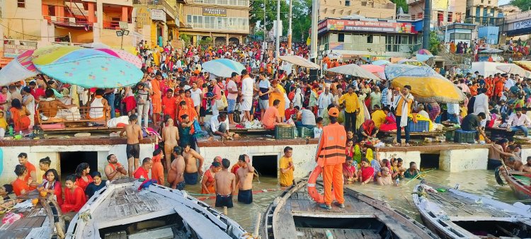 सावन महोत्सव : वाराणसी में श्रद्धालुओं की सुरक्षा के लिए NDRF के जवान और चिकित्सीय टीम तैनात