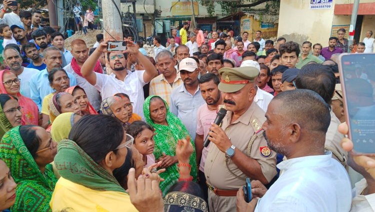 वाराणसी : नरिया क्षेत्र में मंदिर के पास बने पार्क पर सड़क निर्माण का विरोध, क्षेत्रीय लोगों ने जताई नाराज़गी