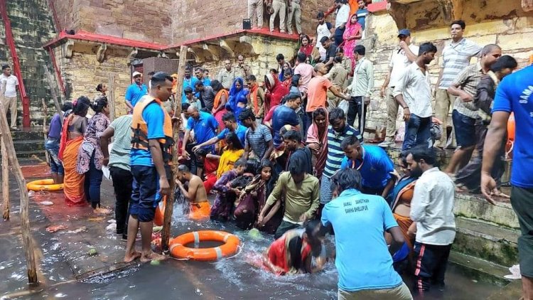 लोलार्क कुंड में लाखों श्रद्धालु लगा रहे आस्था की डुबकी,  महादेव से की संतान प्राप्ति और आरोग्य की कामना