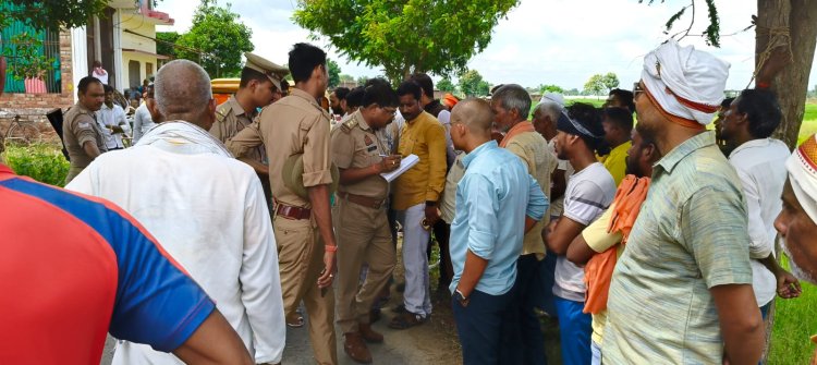 वाराणसी: हाईटेंशन तार की चपेट में आने से मजदूर की मौत, परिजनों ने किया मुआवजे की मांग