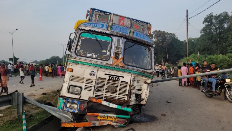 दर्दनाक हादसा: मिर्जापुर में अनियंत्रित ट्रक ने ट्रैक्टर- ट्रॉली में मारी टक्कर, 10 मजदूरों की मौत